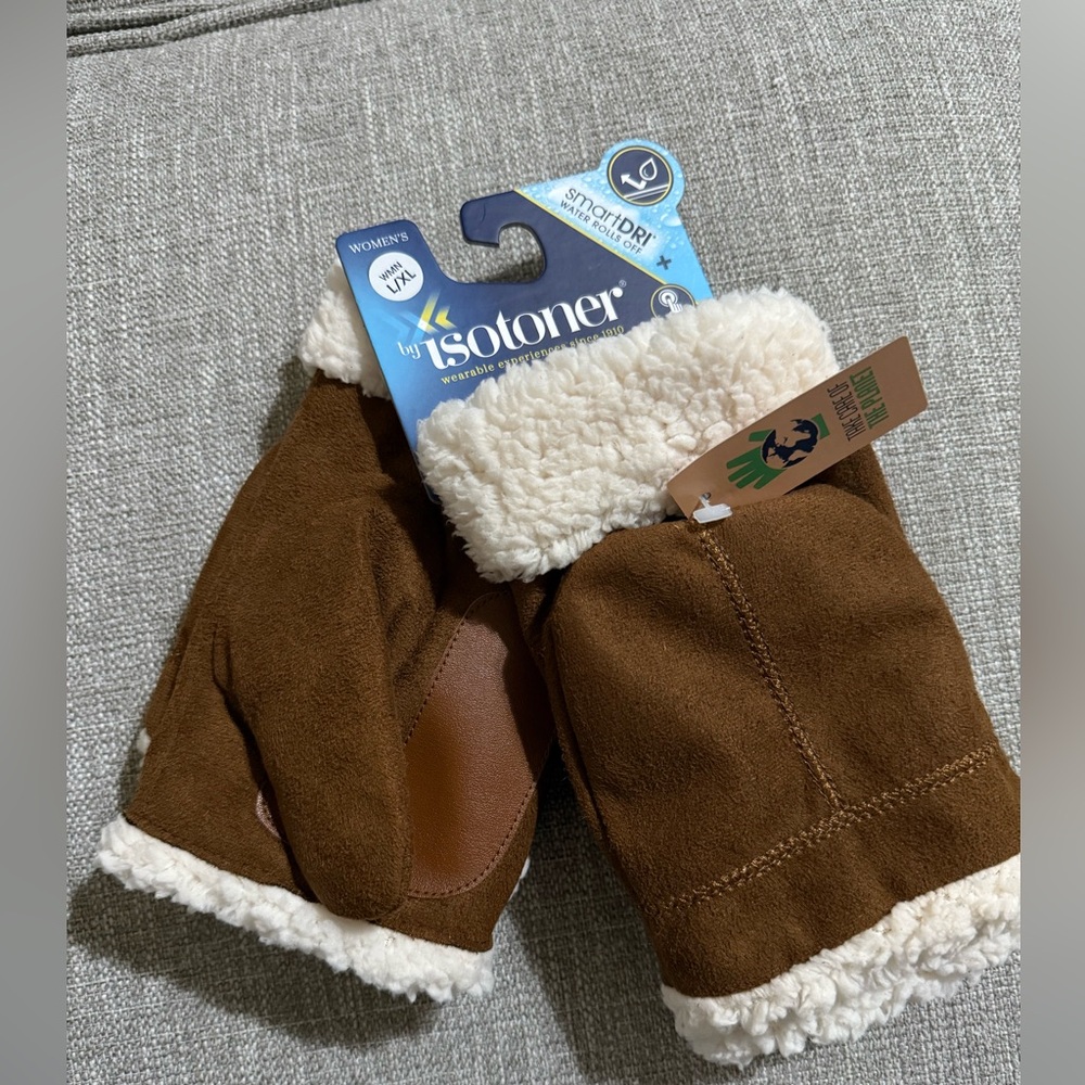 Isotoner Signature
Women's Microsuede Flip Mitten